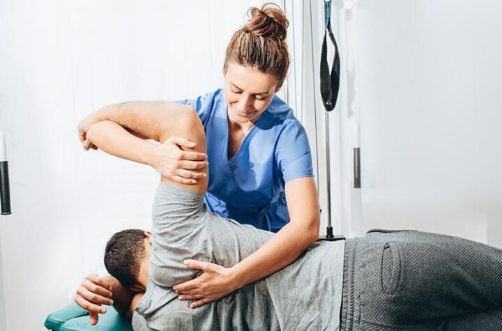 A leady doting Chiropractor treatment