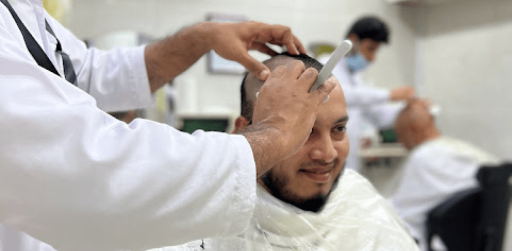 Is it compulsory to cut hair after umrah?